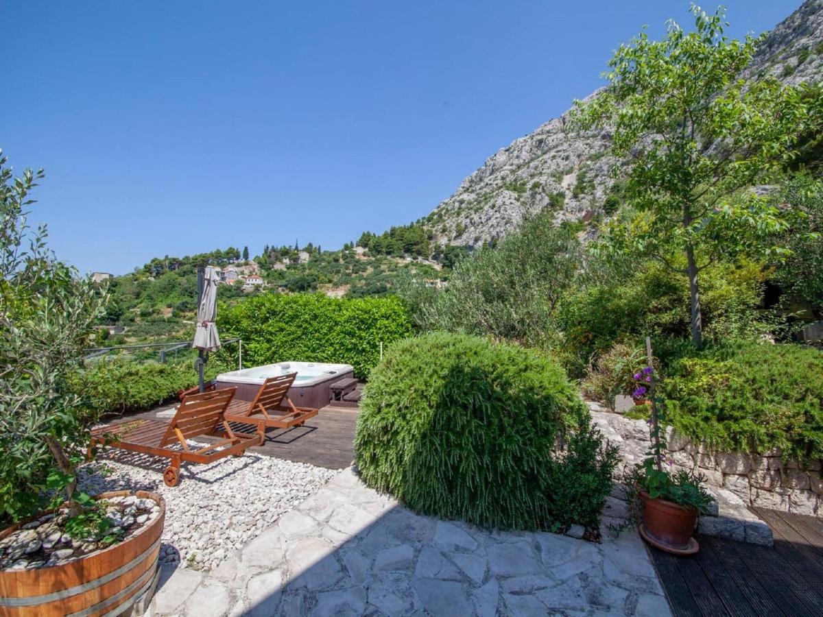 Luxurious Holiday Home In Makarska With Jacuzzi Extérieur photo