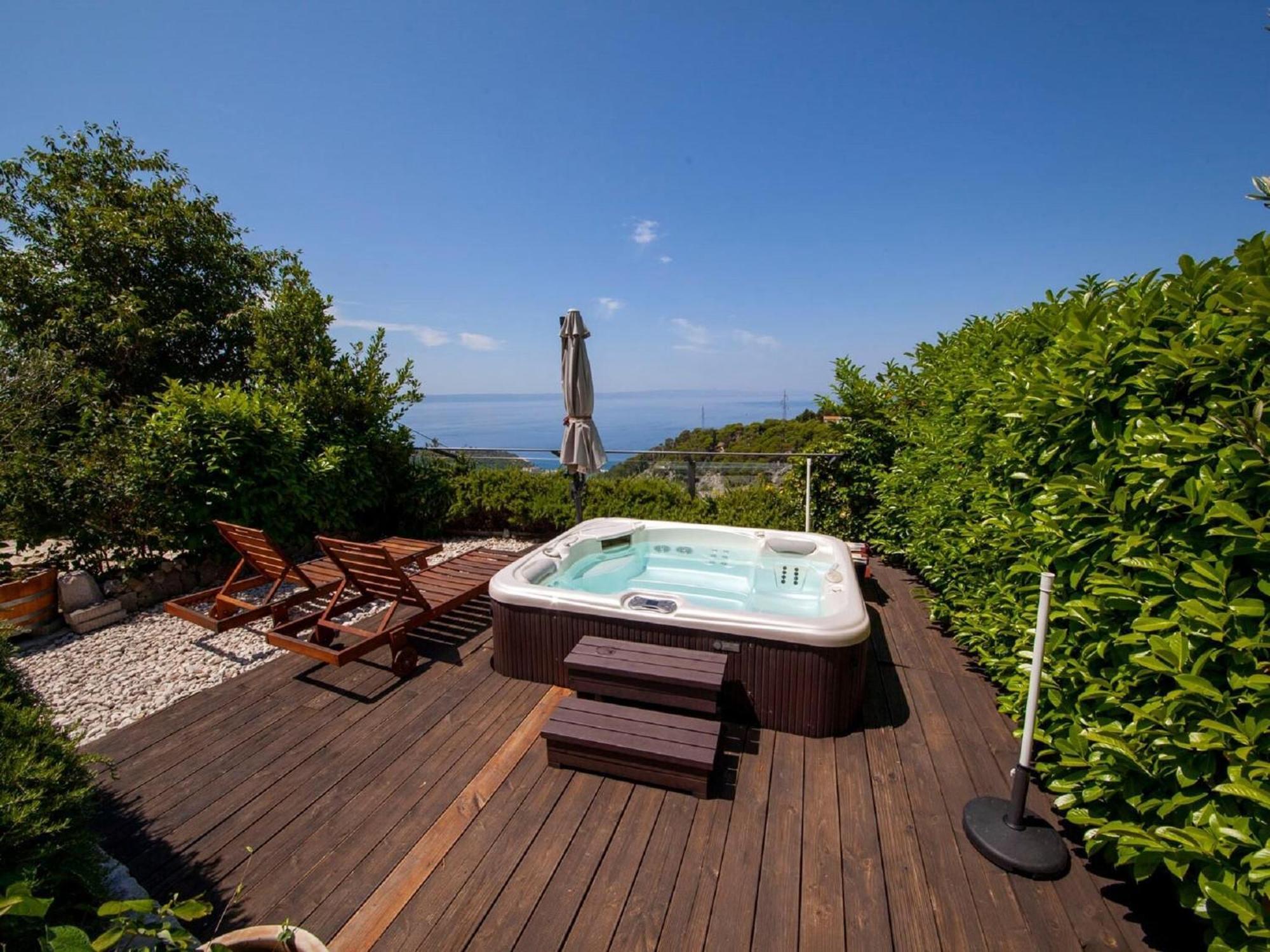 Luxurious Holiday Home In Makarska With Jacuzzi Extérieur photo