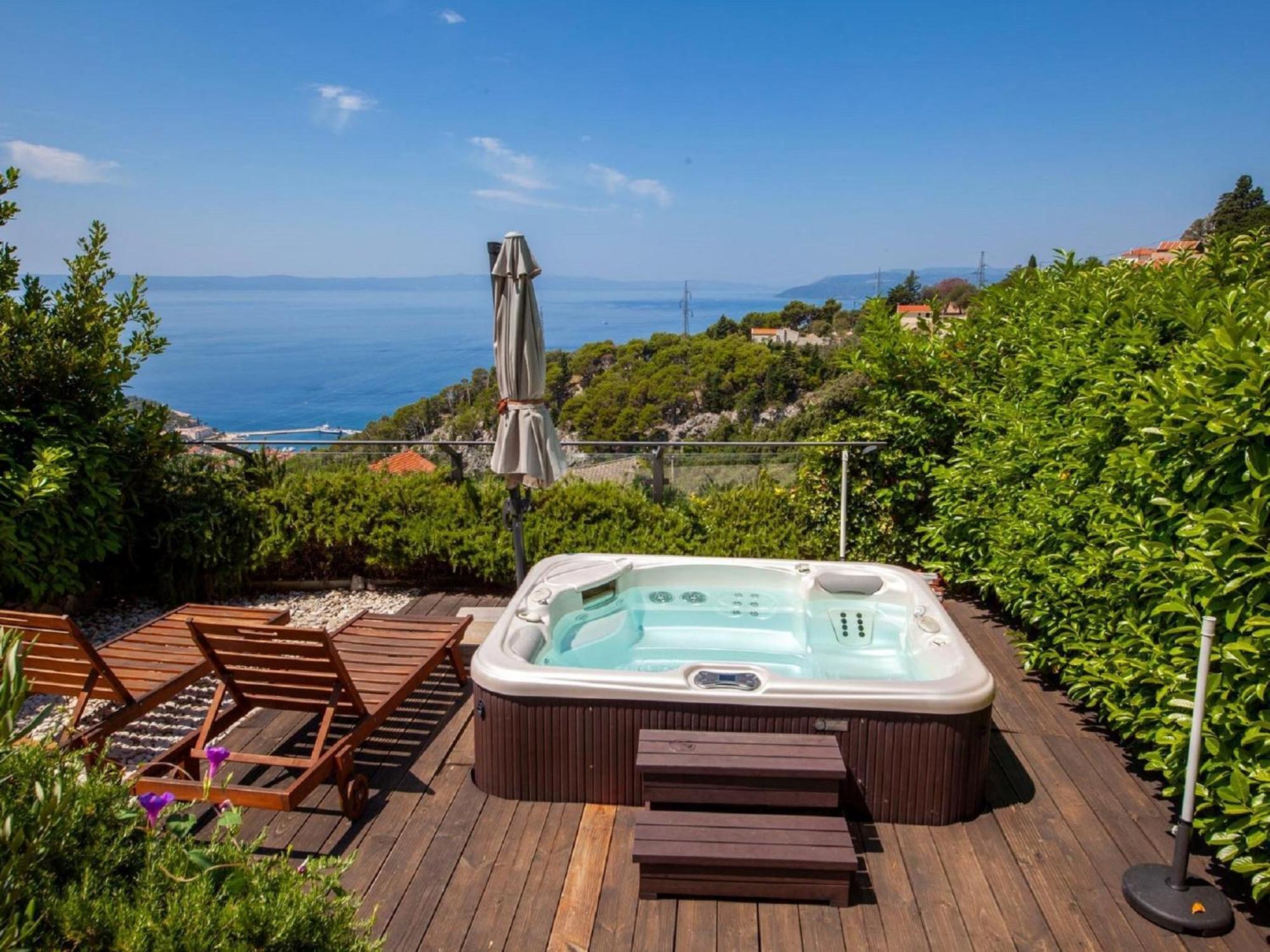 Luxurious Holiday Home In Makarska With Jacuzzi Extérieur photo