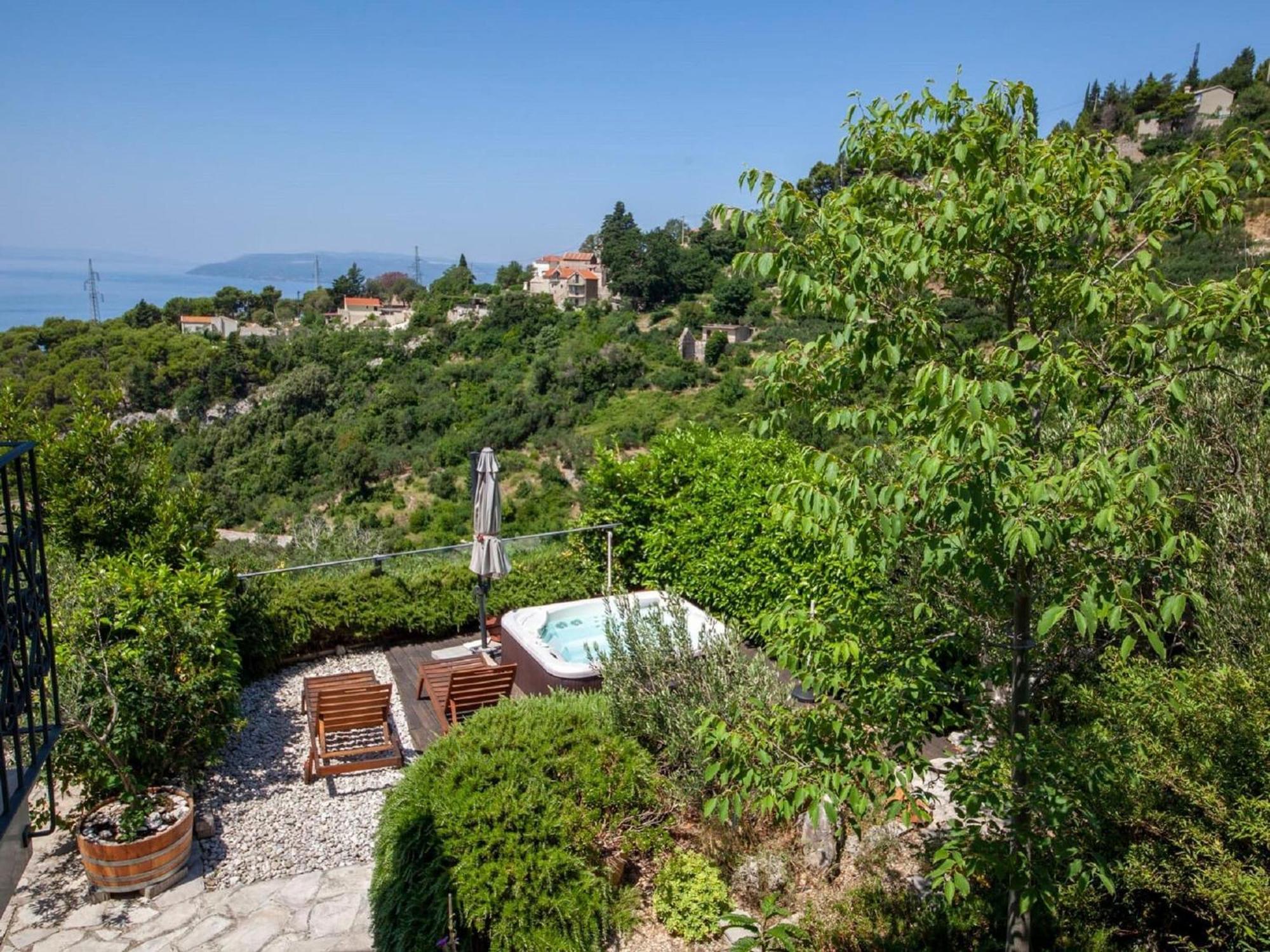 Luxurious Holiday Home In Makarska With Jacuzzi Extérieur photo